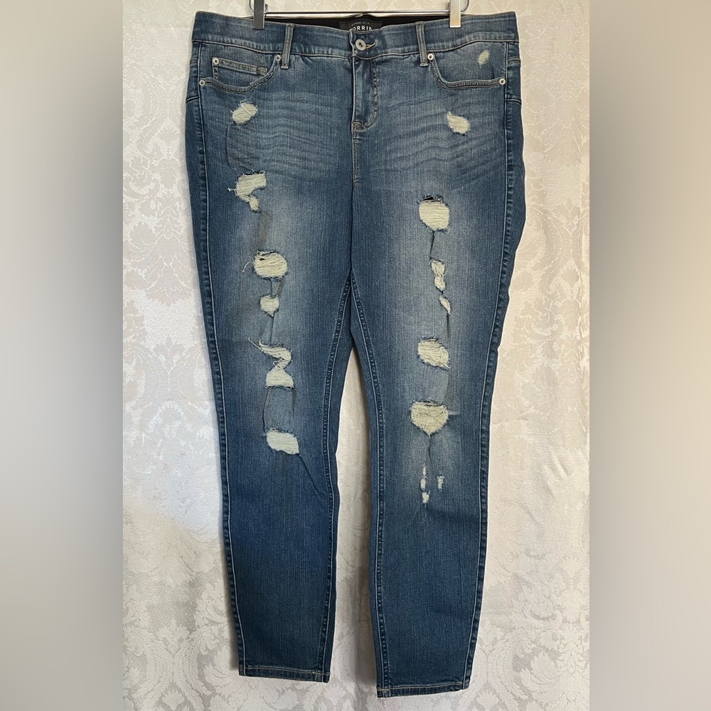Torrid Premium Bombshell Skinny Distressed Jeans Plus Size 20R EUC Medium Wash